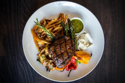 eleven revelstoke lodge