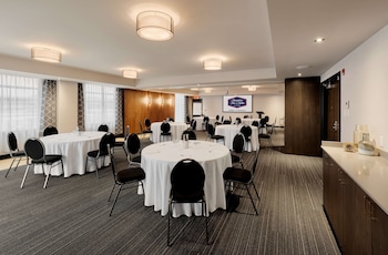 hampton inn and suites by hilton quebec city levis