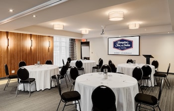 hampton inn and suites by hilton quebec city levis