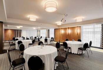 hampton inn and suites by hilton quebec city levis