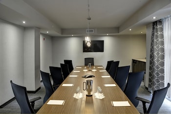 hampton inn and suites by hilton quebec city levis