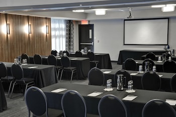 hampton inn and suites by hilton quebec city levis