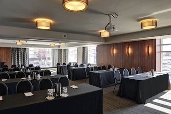 hampton inn and suites by hilton quebec city levis