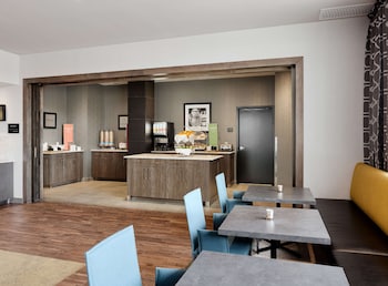 hampton inn and suites by hilton quebec city levis