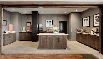 hampton inn and suites by hilton quebec city levis