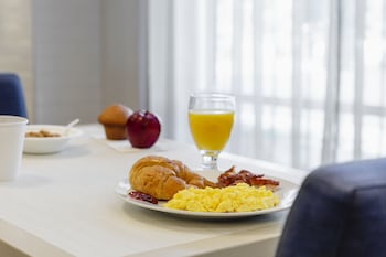 hampton inn and suites by hilton quebec city levis