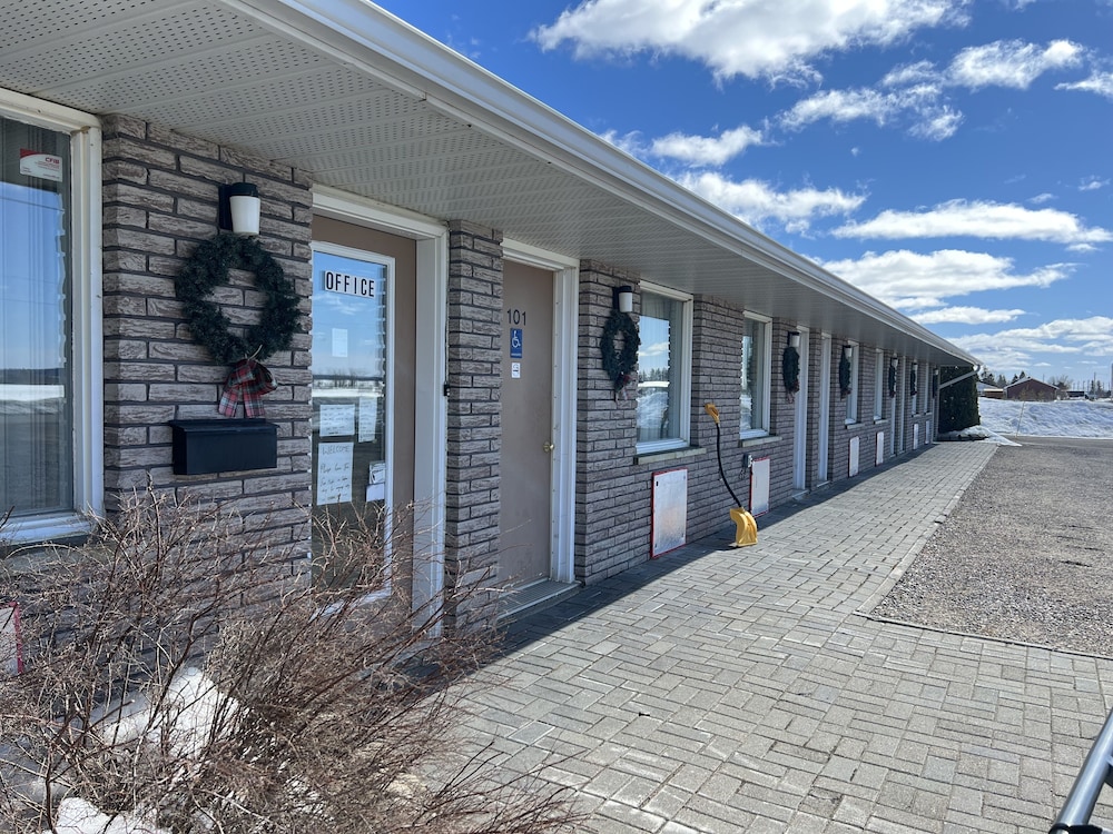 earlton motel