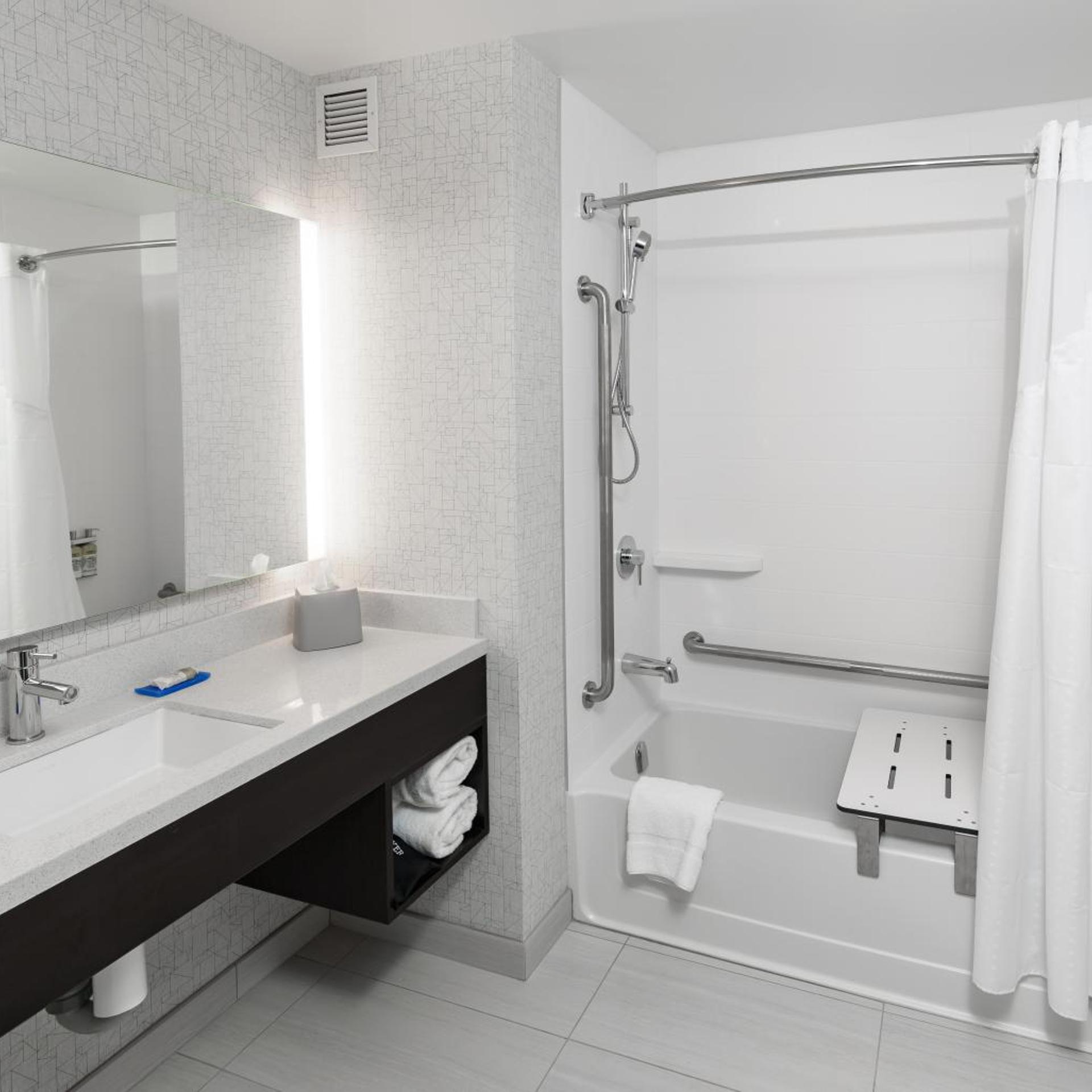 holiday inn express and suites saskatoon east university