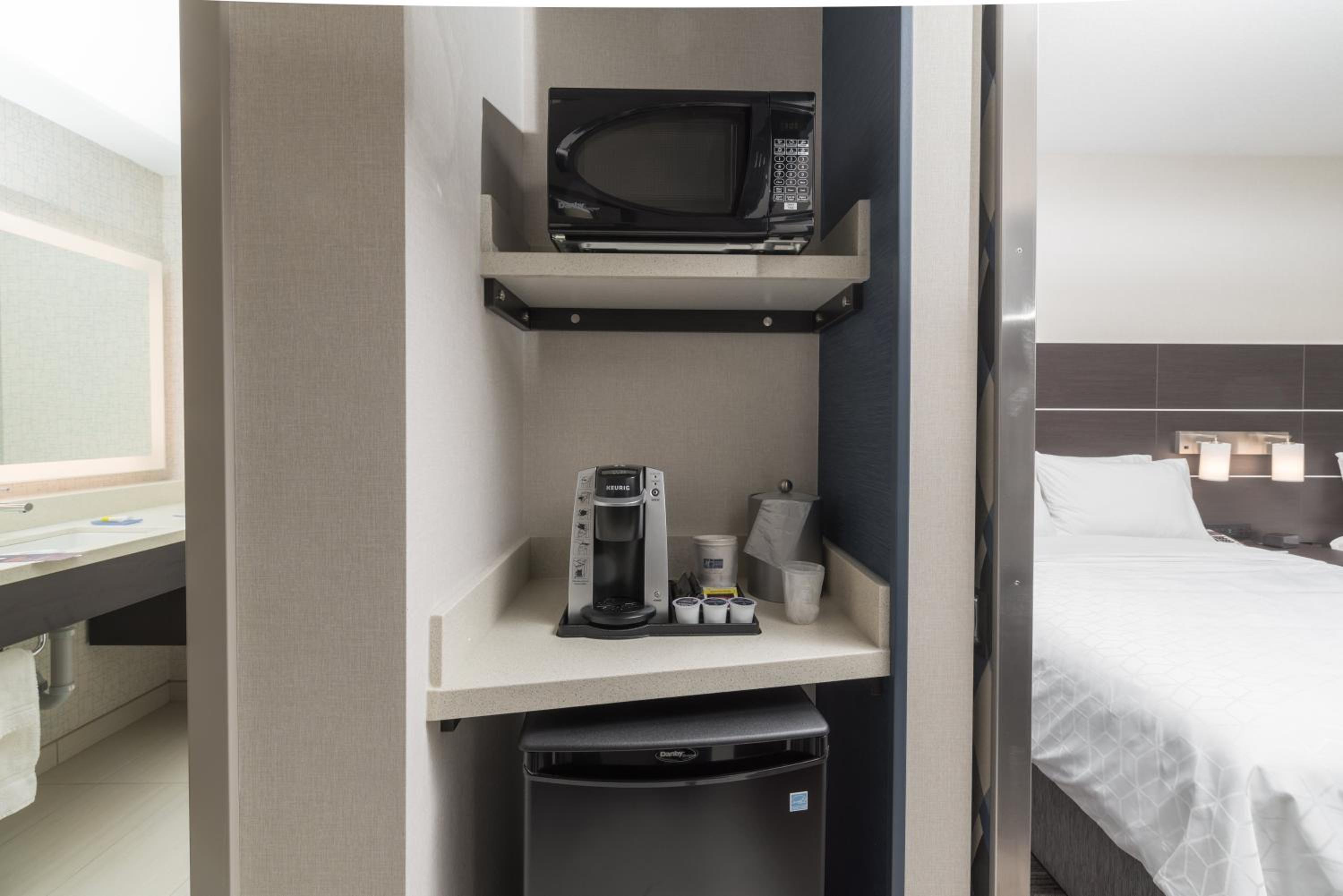 holiday inn express and suites saskatoon east university