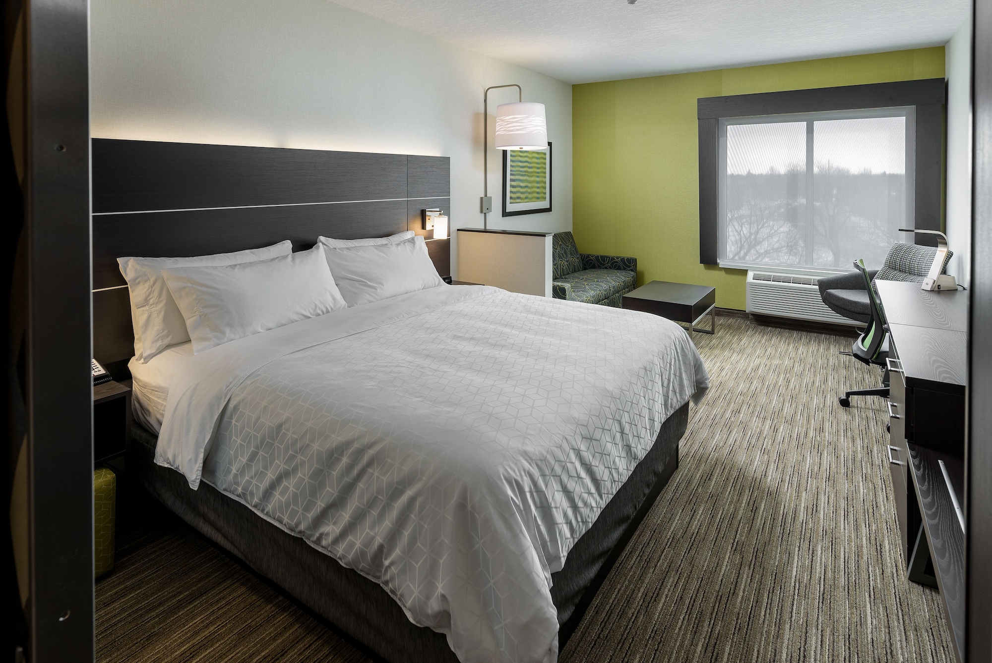 holiday inn express and suites saskatoon east university