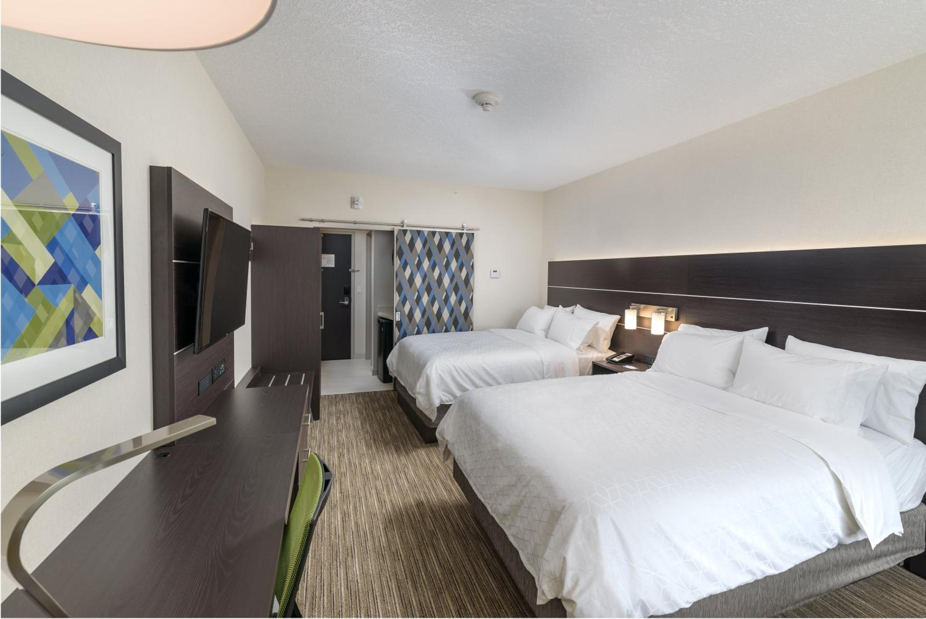 holiday inn express and suites saskatoon east university