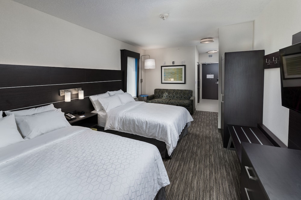 holiday inn express and suites saskatoon east university