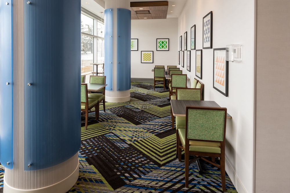 holiday inn express and suites saskatoon east university