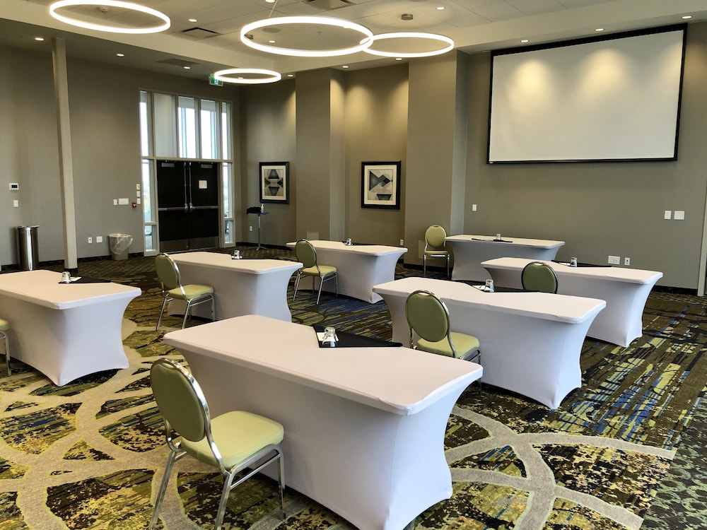 holiday inn express and suites saskatoon east university