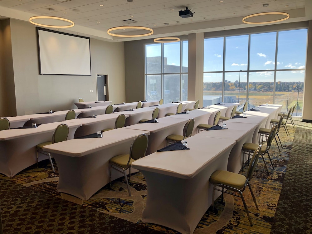 holiday inn express and suites saskatoon east university