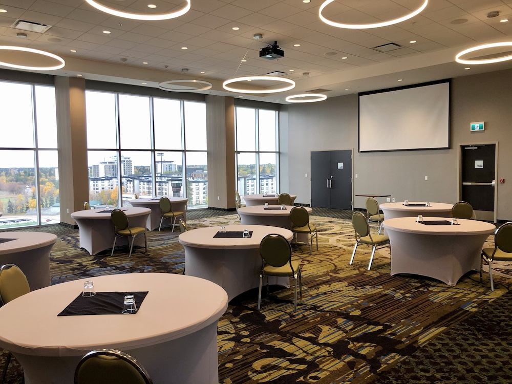 holiday inn express and suites saskatoon east university