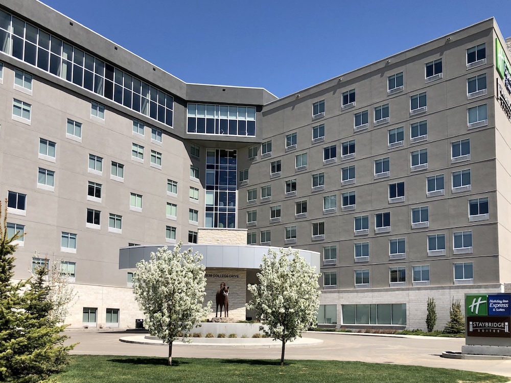 holiday inn express and suites saskatoon east university