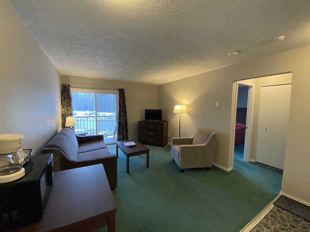 Lake Cowichan Lodge,Lake Cowichan>>Ladysmith,3 star