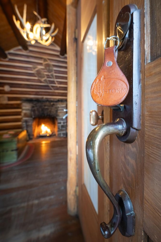 storm mountain lodge cabins and dining