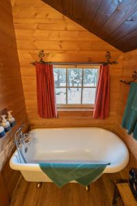 storm mountain lodge cabins and dining