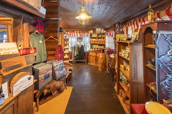 storm mountain lodge cabins and dining