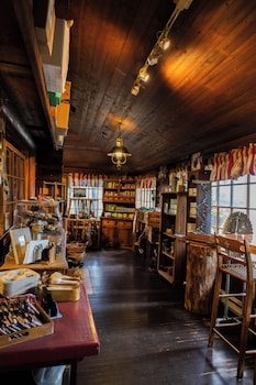 storm mountain lodge cabins and dining