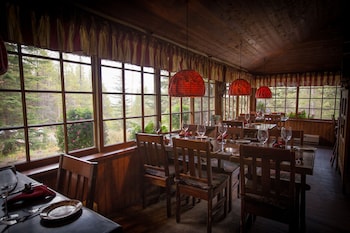 storm mountain lodge cabins and dining