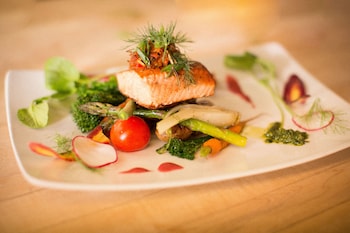 storm mountain lodge cabins and dining