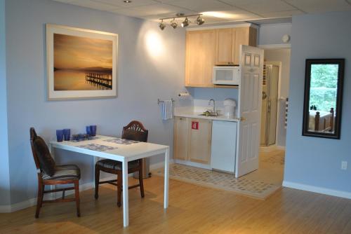 Madeira Park Oceanview Suites,Garden Bay>>Egmont,4 star