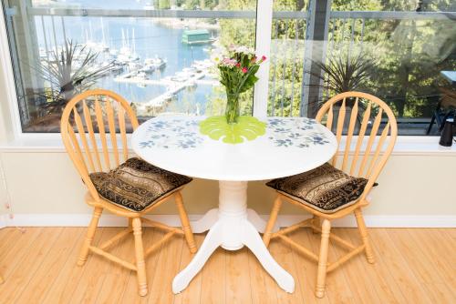 Madeira Park Oceanview Suites,Garden Bay>>Egmont,4 star