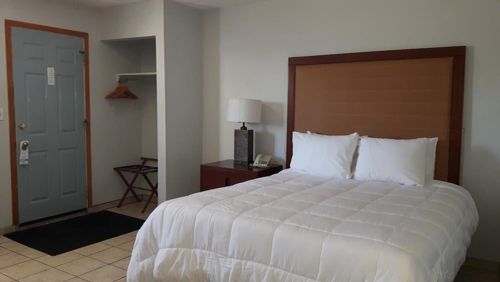 Edgewater Inn,Sylvan Lake>>Red Deer,2 star