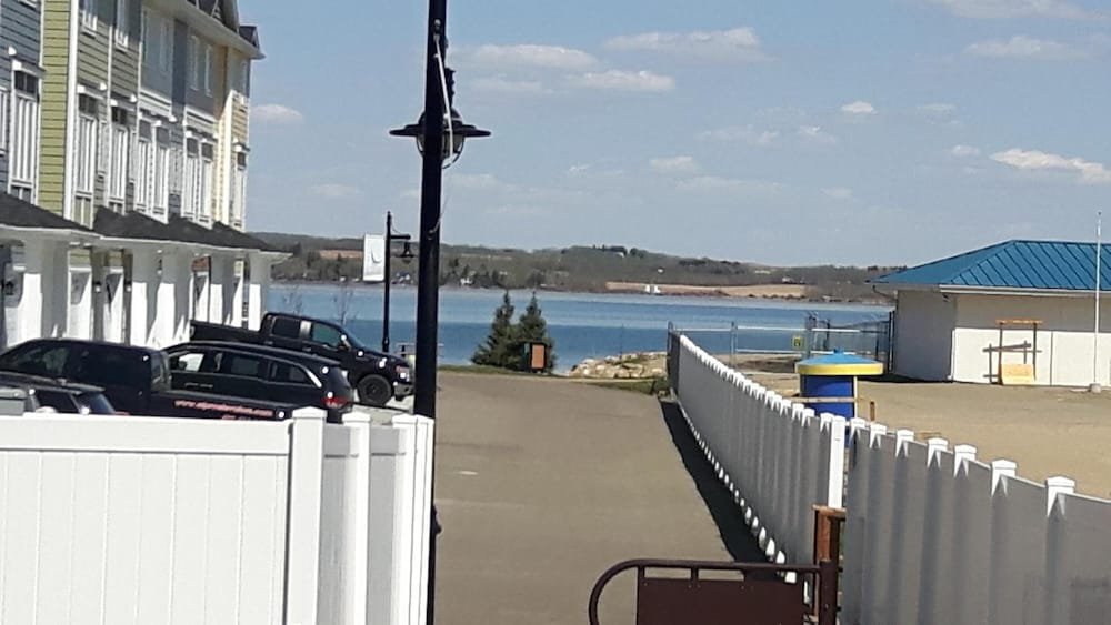 Edgewater Inn,Sylvan Lake>>Red Deer,2 star