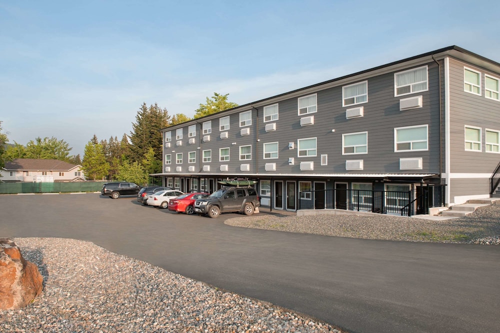 Days Inn By Wyndham 100 Mile House,British Columbia>>100 Mile House,2.5 star