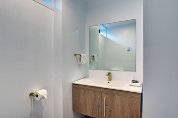 hotel le petit lac sainte adele