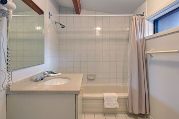 hotel le petit lac sainte adele