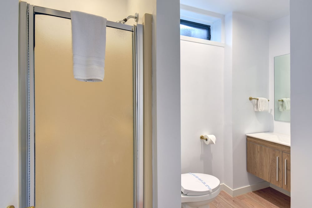 hotel le petit lac sainte adele