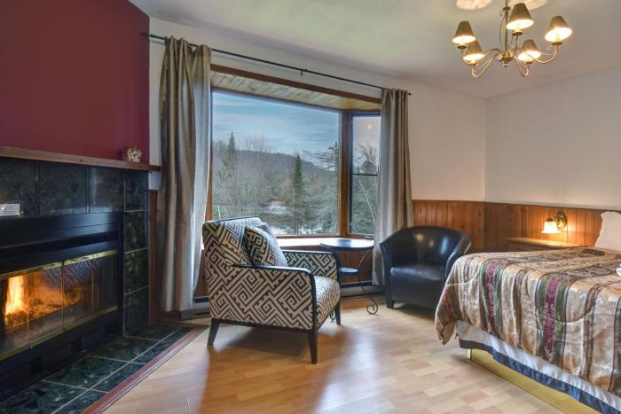 hotel le petit lac sainte adele