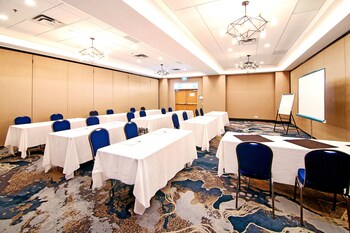 holiday inn hotel and suites calgary airport north by ihg