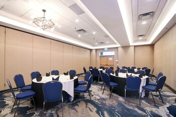 holiday inn hotel and suites calgary airport north by ihg