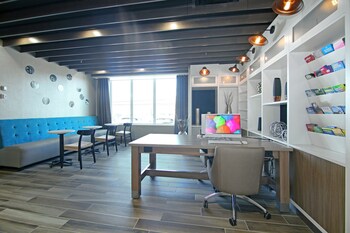 holiday inn hotel and suites calgary airport north by ihg