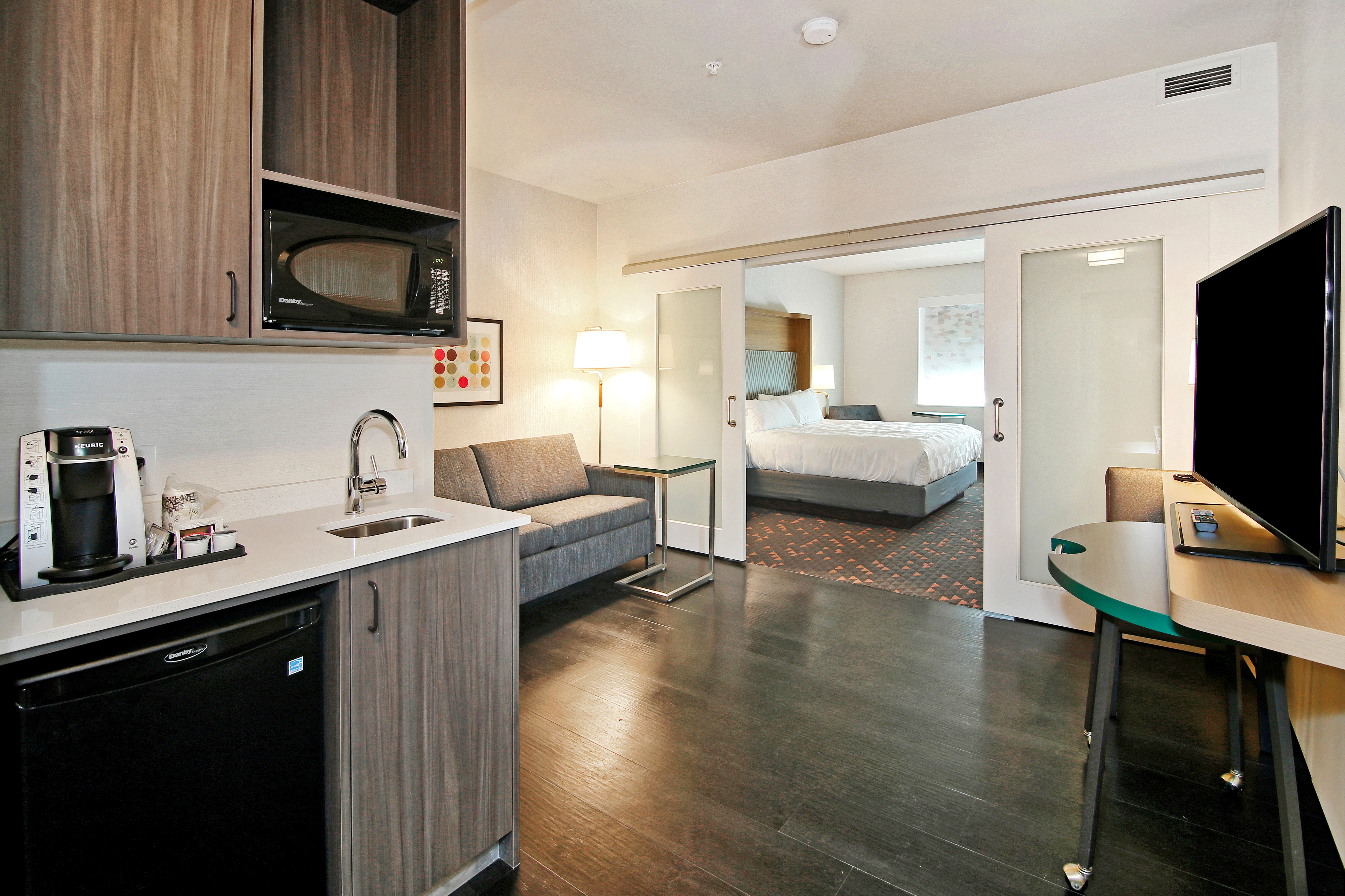 holiday inn hotel and suites calgary airport north by ihg
