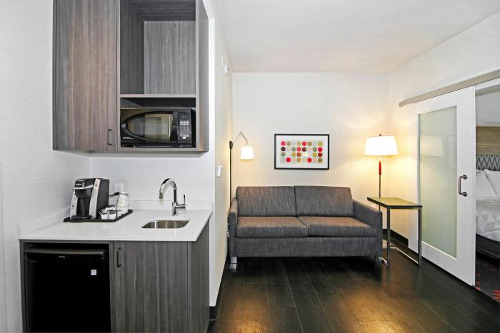holiday inn hotel and suites calgary airport north by ihg