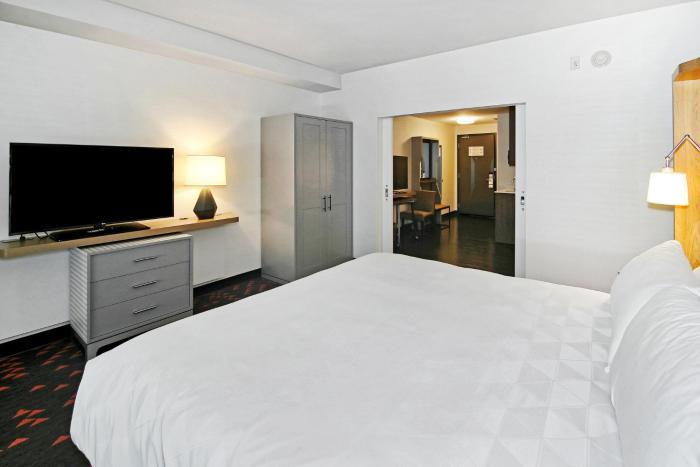 holiday inn hotel and suites calgary airport north by ihg