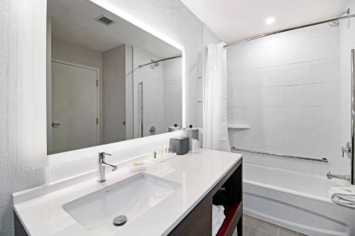 holiday inn hotel and suites calgary airport north by ihg