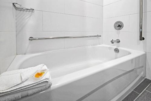 holiday inn hotel and suites calgary airport north by ihg