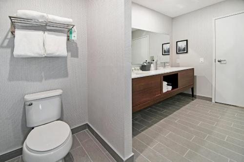 holiday inn hotel and suites calgary airport north by ihg