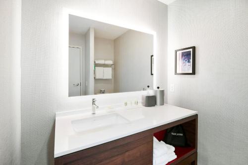 holiday inn hotel and suites calgary airport north by ihg