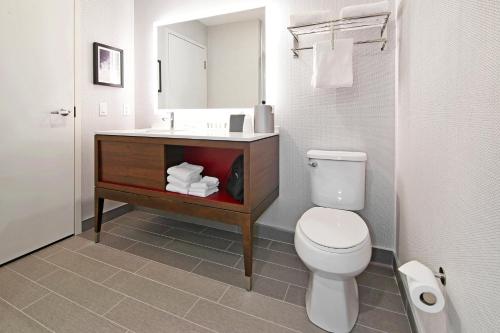 holiday inn hotel and suites calgary airport north by ihg