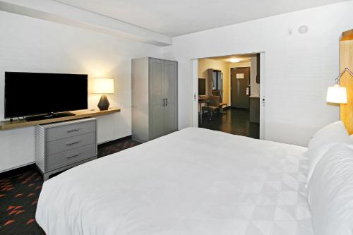 holiday inn hotel and suites calgary airport north by ihg