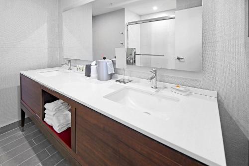 holiday inn hotel and suites calgary airport north by ihg